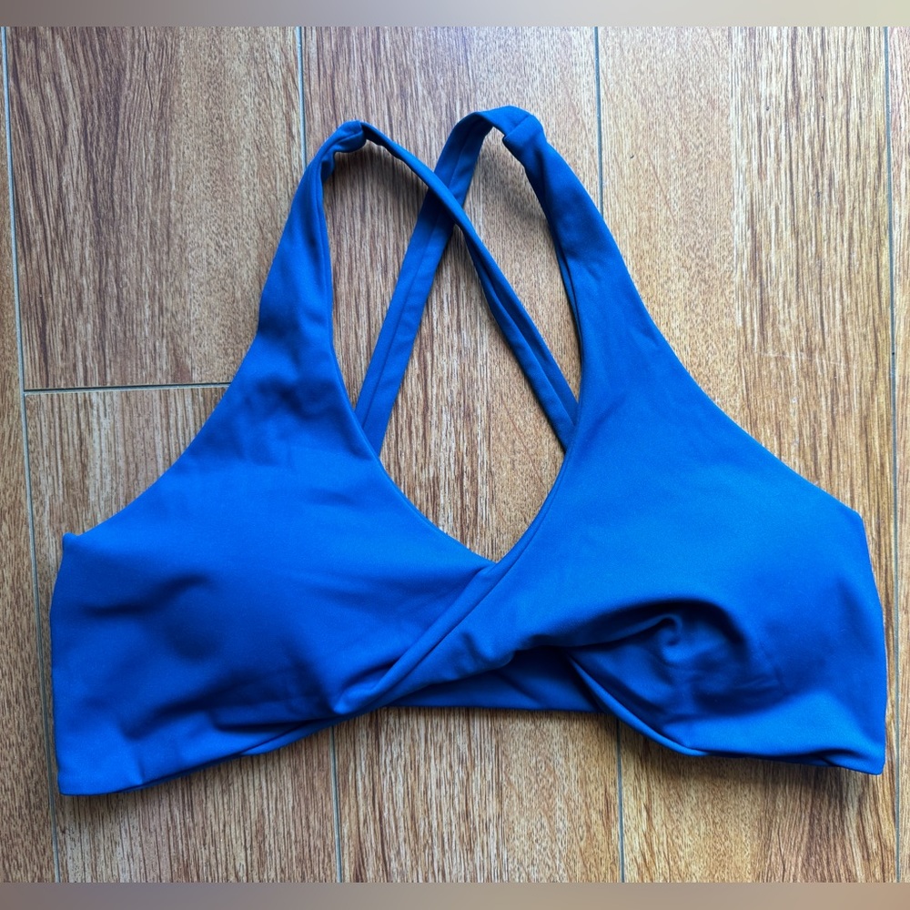 💙New Twist Sports Bra in Cobalt Blue 💙 - Picture 1 of 3